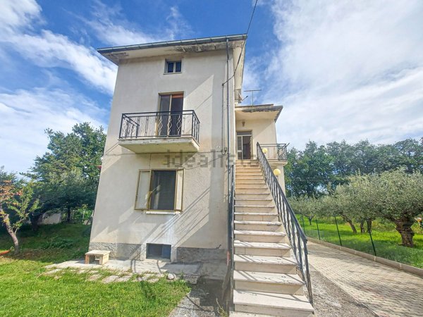casa indipendente a Civitella Messer Raimondo in zona Piano Risorgimento
