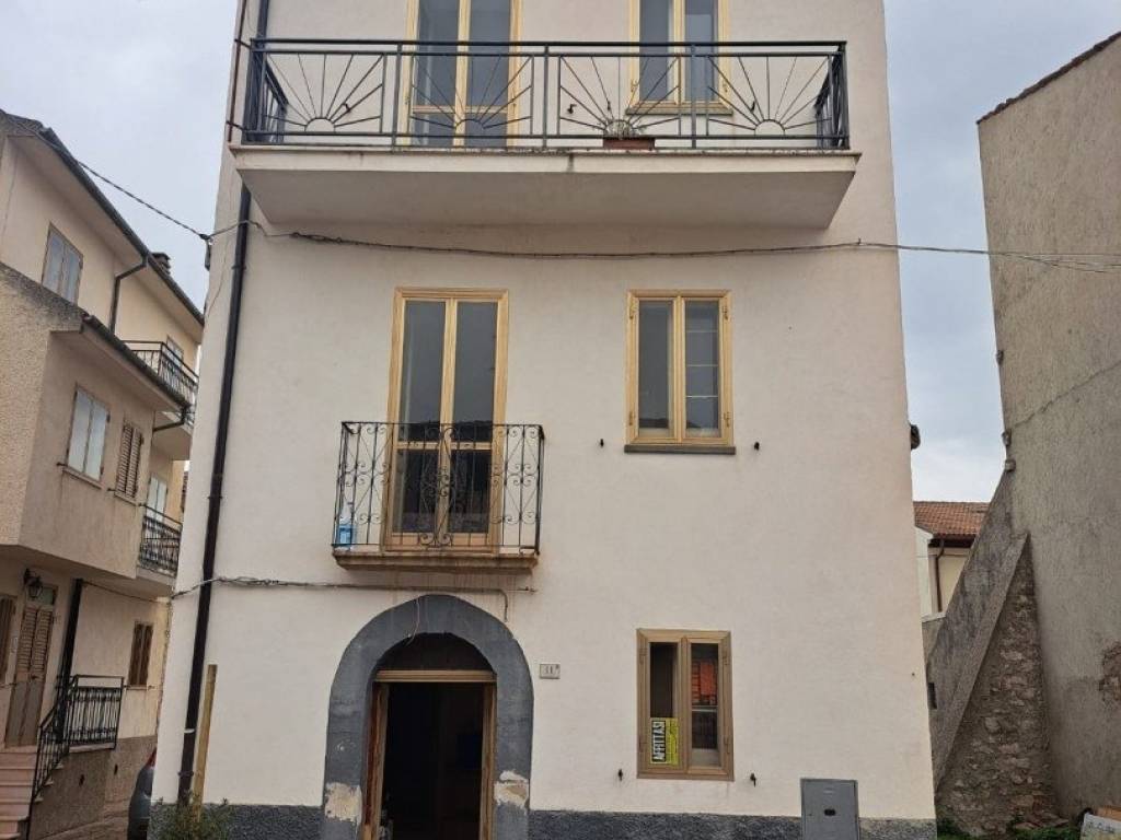 casa indipendente in vendita a Colledimacine