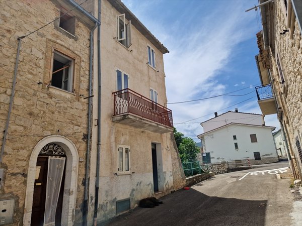 casa indipendente in vendita a Colledimacine