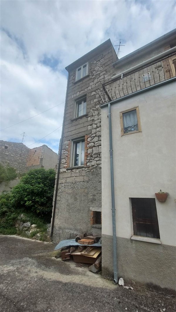 casa indipendente in vendita a Colledimacine