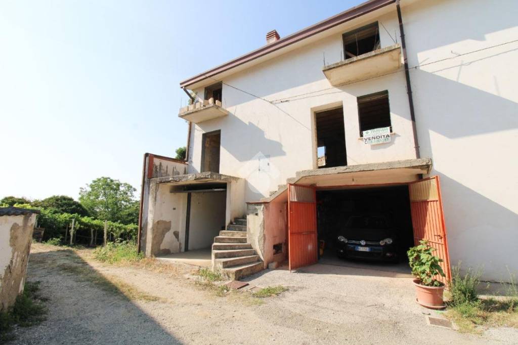 casa indipendente in vendita a Crecchio in zona Villa Selciaroli