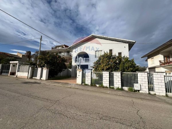 casa indipendente in vendita a Crecchio in zona Villa Tucci