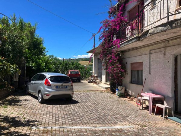 casa indipendente in vendita a Cupello