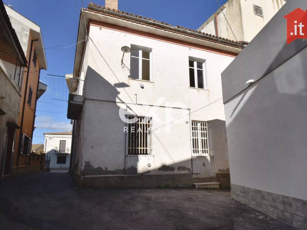 casa indipendente in vendita a Cupello