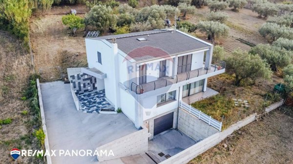 casa indipendente in vendita a Cupello