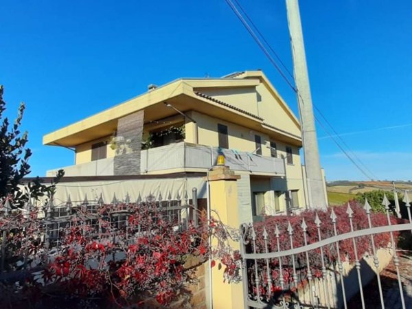 casa indipendente in vendita a Cupello