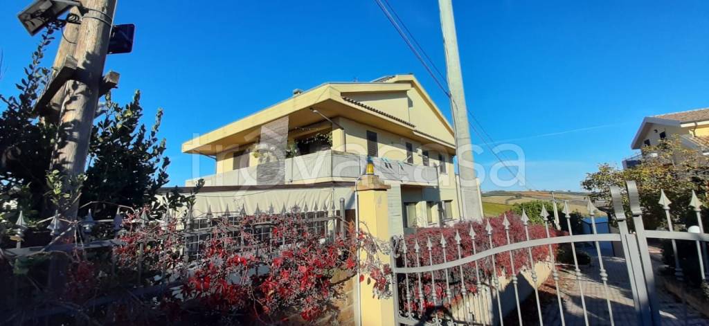 casa indipendente in vendita a Cupello