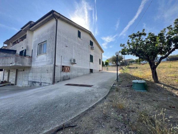 casa indipendente in vendita a Cupello