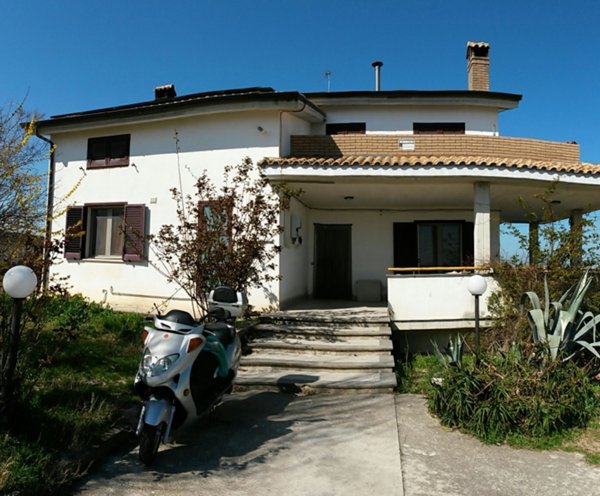 casa indipendente in vendita a Cupello