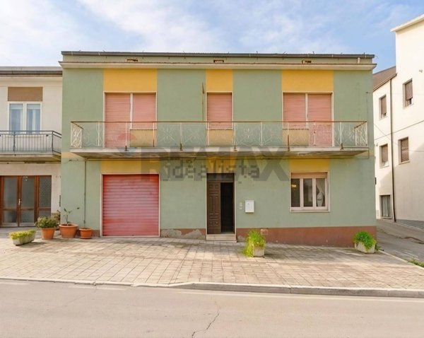 casa indipendente in vendita a Cupello