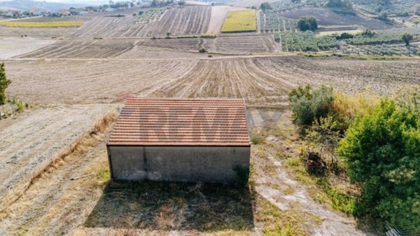 locale di sgombero in vendita a Cupello