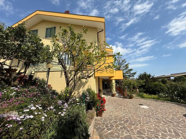 casa indipendente in vendita a Cupello in zona Ributtini
