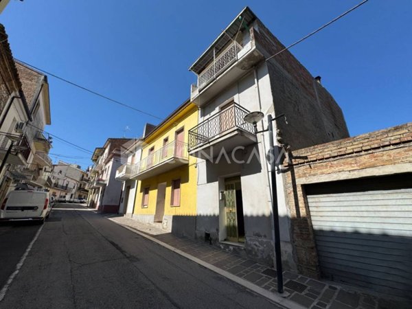 casa indipendente in vendita a Cupello