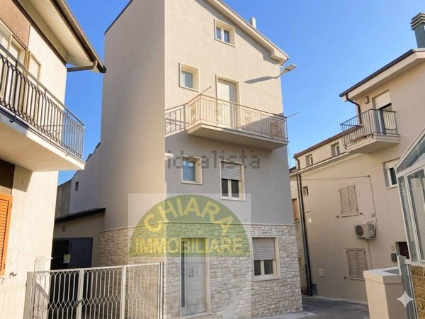 casa indipendente in vendita a Cupello