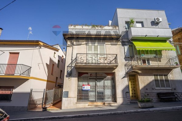 casa indipendente in vendita a Cupello