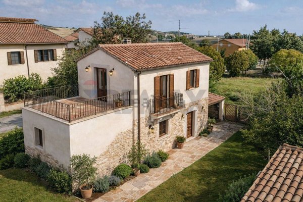 casa indipendente in vendita a Cupello in zona Ributtini