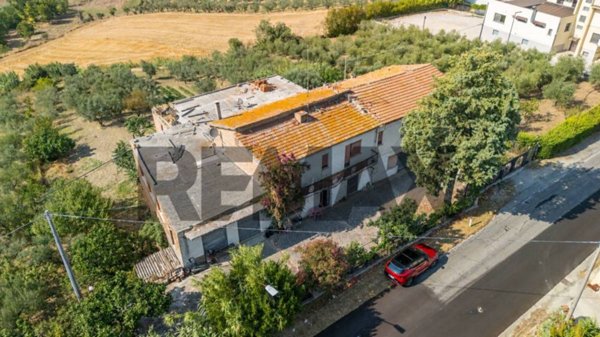 casa indipendente in vendita a Cupello in zona Ributtini