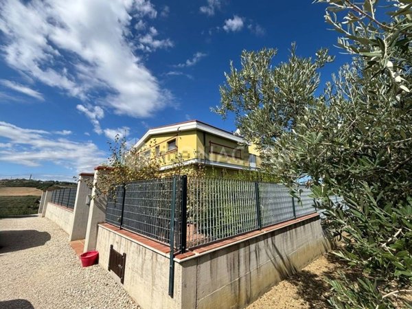casa indipendente in vendita a Cupello in zona Ributtini