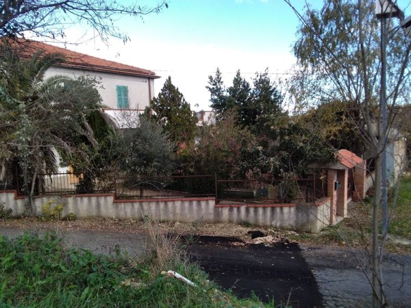 casa indipendente in vendita a Fara Filiorum Petri