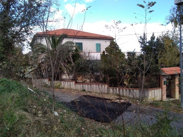 casa indipendente in vendita a Fara Filiorum Petri