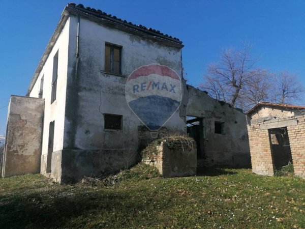 casa indipendente in vendita a Fara Filiorum Petri