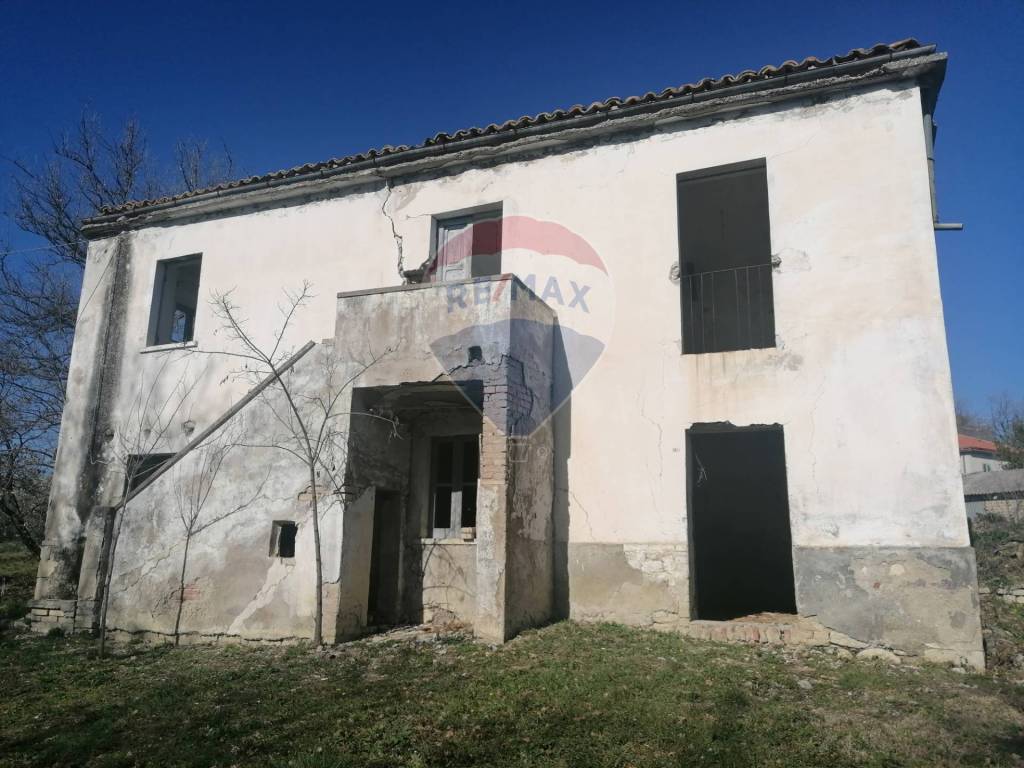 casa indipendente in vendita a Fara Filiorum Petri