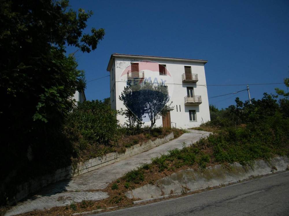 casa indipendente in vendita a Fara Filiorum Petri