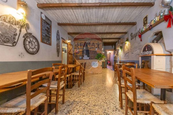 negozio in vendita a Fara Filiorum Petri
