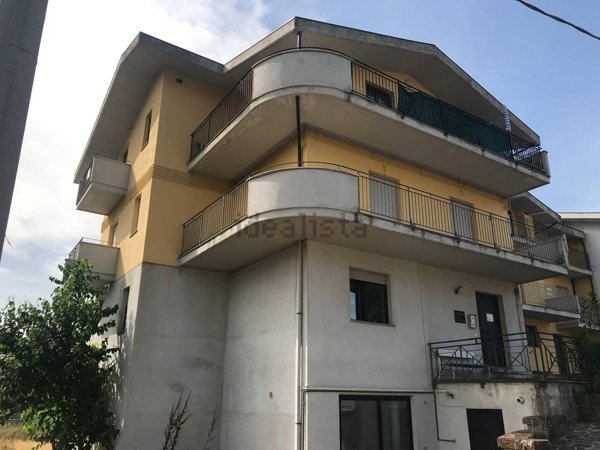 appartamento in vendita a Fara Filiorum Petri