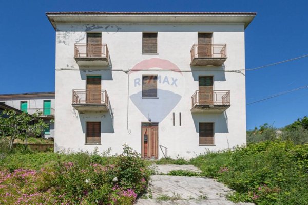 casa indipendente in vendita a Fara Filiorum Petri