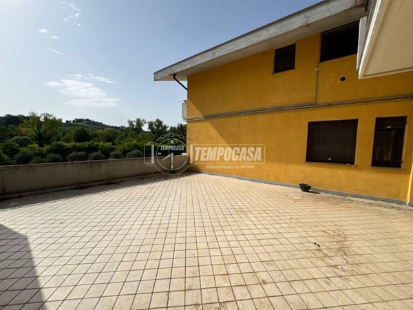 appartamento in vendita a Fara Filiorum Petri