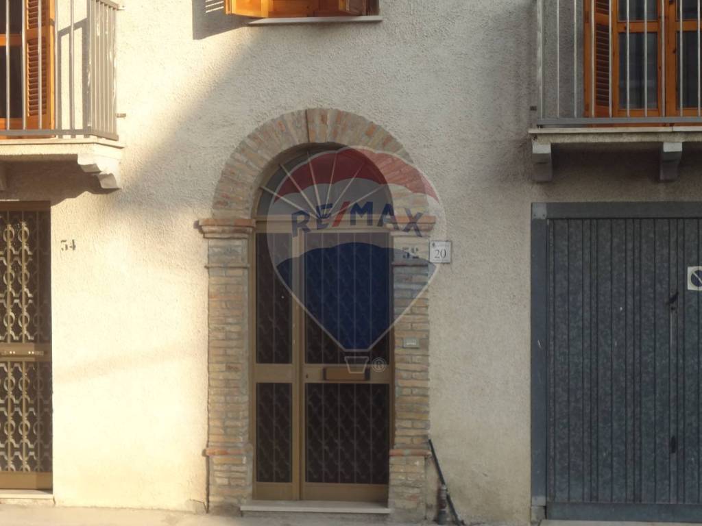 casa semindipendente in vendita a Fara Filiorum Petri