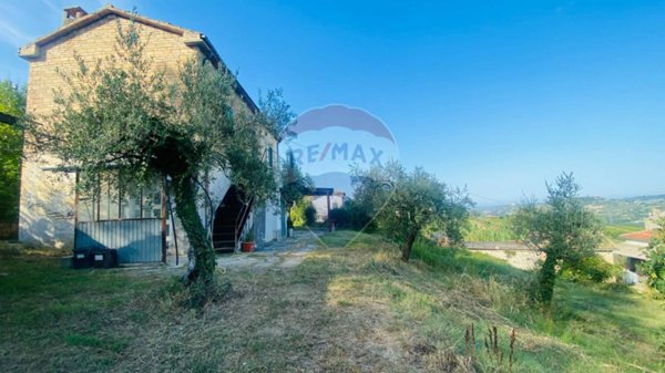 casa indipendente in vendita a Fara Filiorum Petri