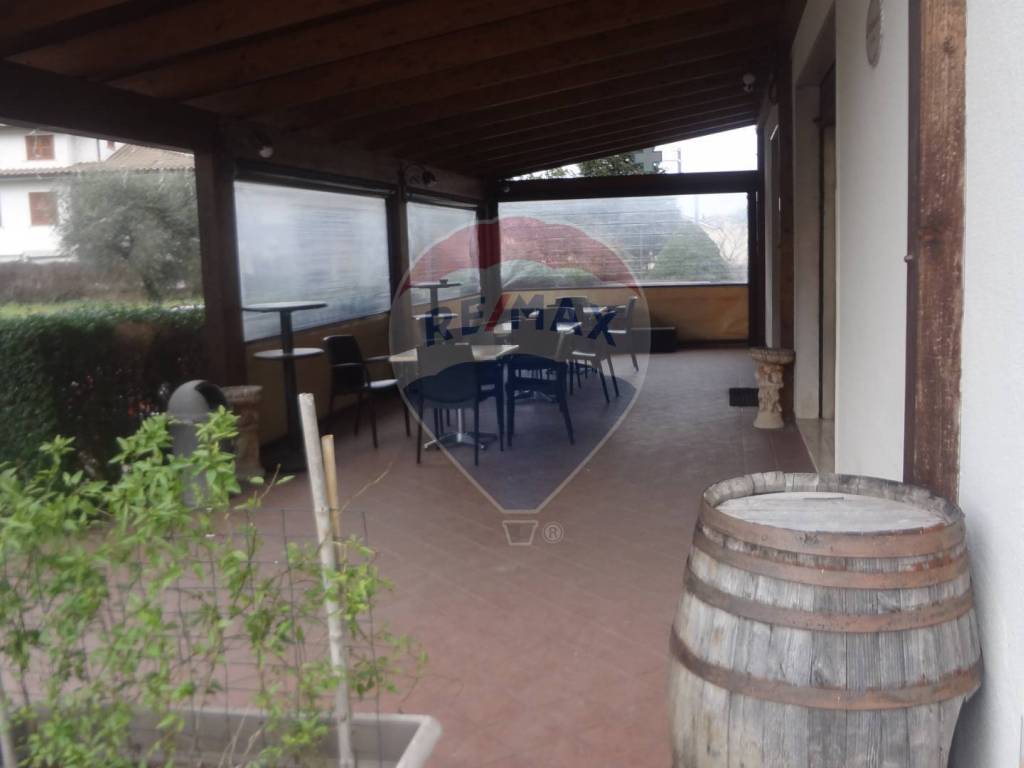 negozio in vendita a Fara Filiorum Petri