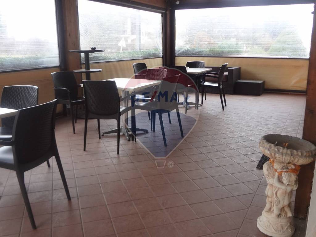 negozio in vendita a Fara Filiorum Petri