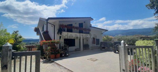 casa semindipendente in vendita a Fara Filiorum Petri