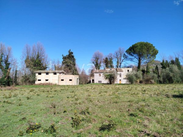 casa indipendente in vendita a Fara Filiorum Petri
