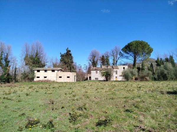 casa indipendente in vendita a Fara Filiorum Petri