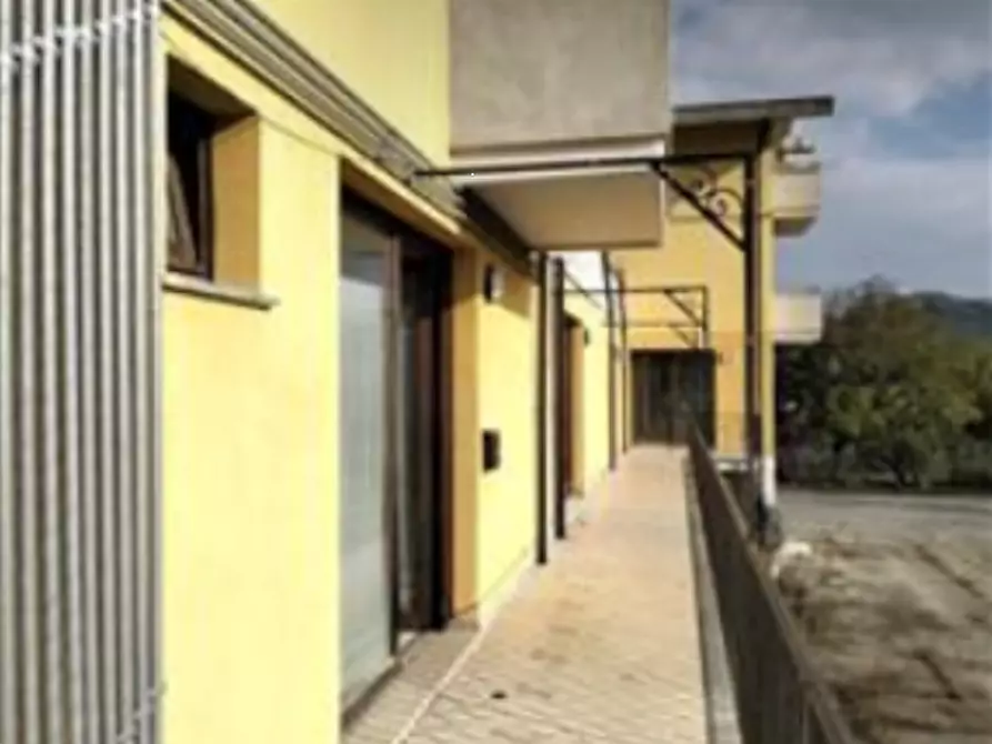 negozio in vendita a Fara Filiorum Petri