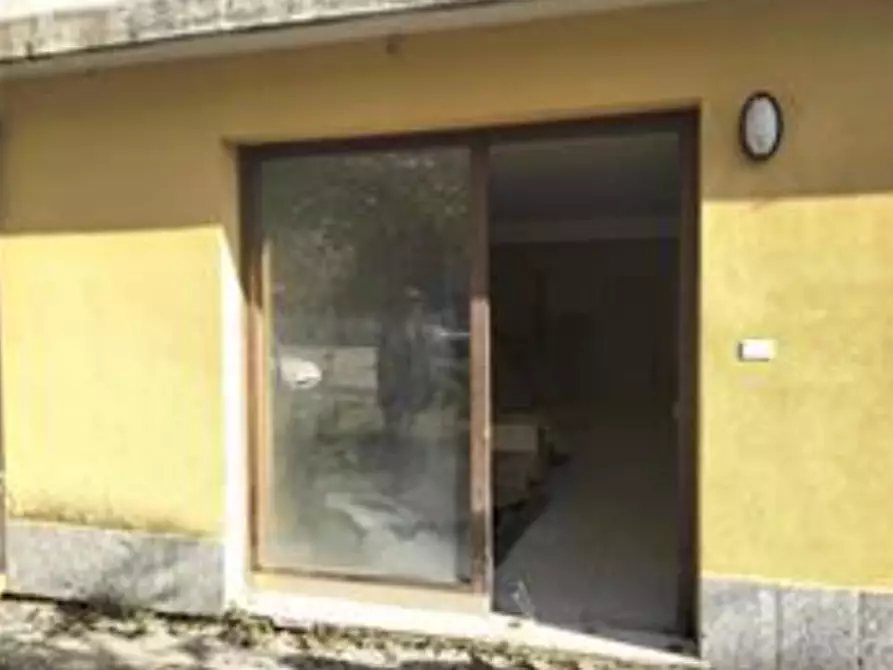 negozio in vendita a Fara Filiorum Petri
