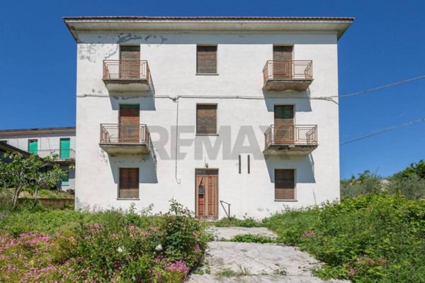 casa indipendente in vendita a Fara Filiorum Petri