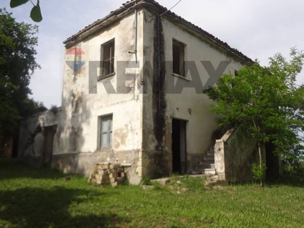 casale in vendita a Fara Filiorum Petri