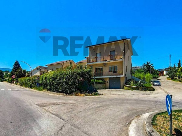 casa indipendente in vendita a Fara Filiorum Petri