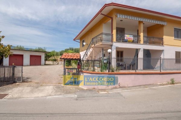 appartamento in vendita a Fara Filiorum Petri