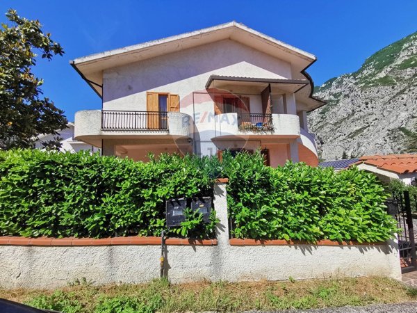 casa indipendente in vendita a Fara San Martino
