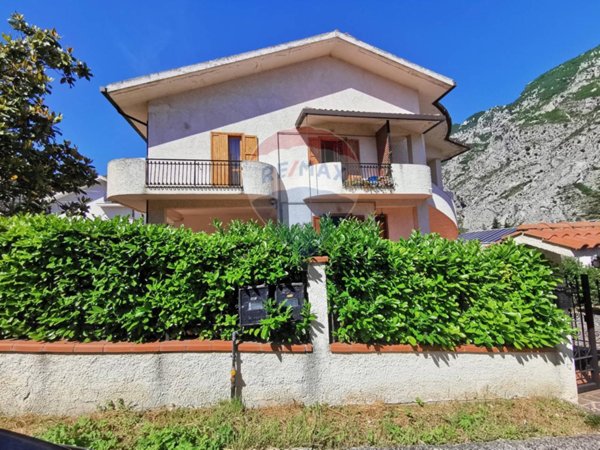 casa indipendente in vendita a Fara San Martino