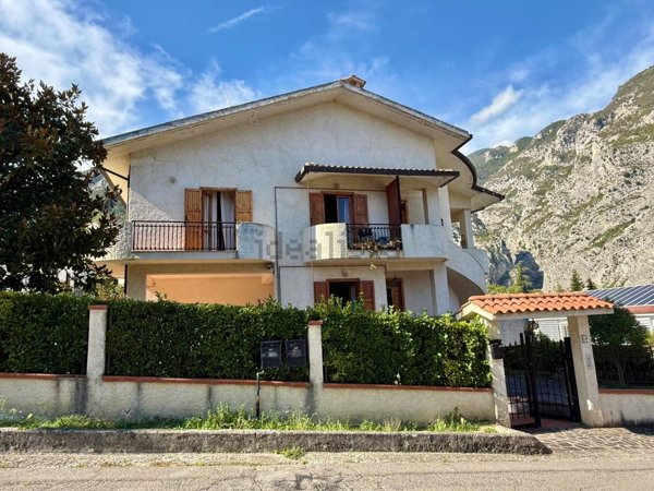 casa indipendente in vendita a Fara San Martino