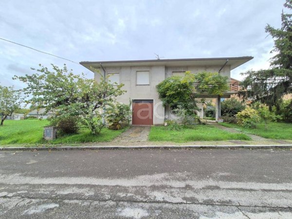 casa indipendente in vendita a Filetto