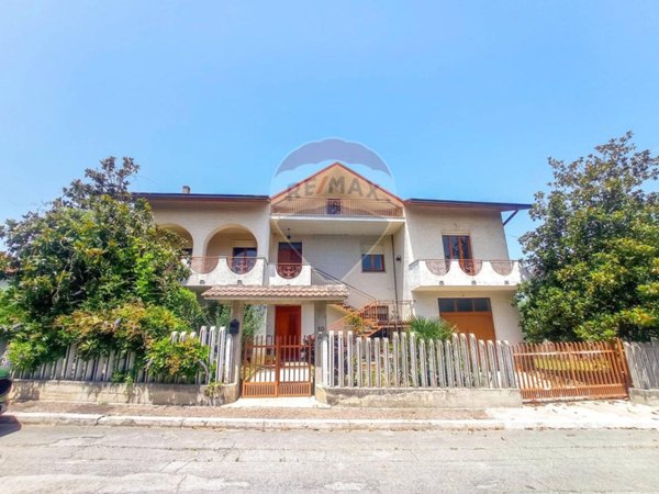 casa indipendente in vendita a Filetto