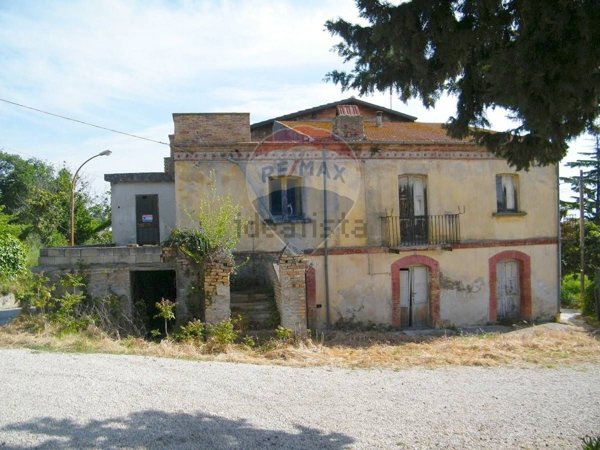 casale in vendita a Fossacesia in zona Colle Castagna